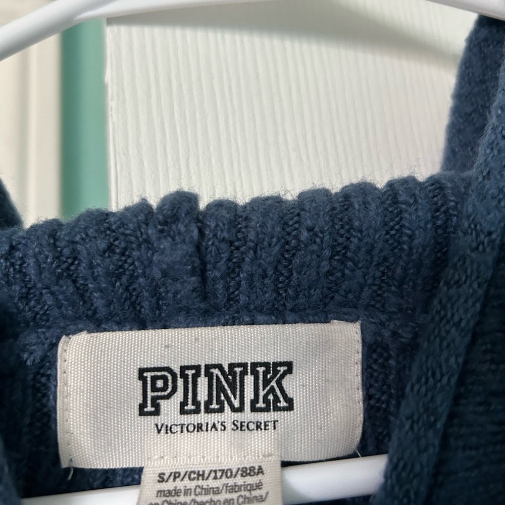 Fuzzy sweater - Picture 2 of 2